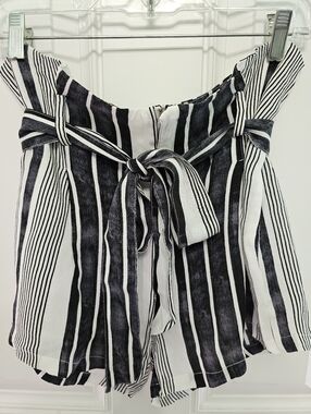 High Waisted Black And White Stripe Shorts With Matching Fabic Belt Sz M Karlie